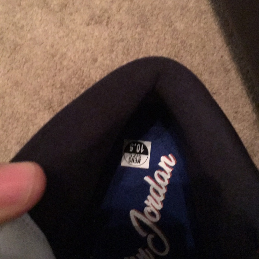 Jordan 1 Mid SE - Picture 3 of 3